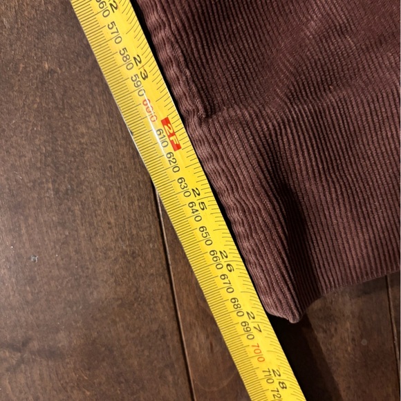 L.L. Bean Ladies Corduroy Pants in Rich Brown - Picture 8 of 9